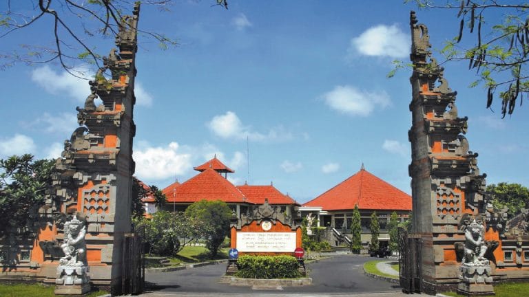 Daftar Sekolah Tinggi yang Ada di Bali
